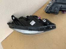 Laden Sie das Bild in den Galerie-Viewer, Frontscheinwerfer Mercedes-Benz W246 2468207761 Rechts Scheinwerfer Headlight SCH5583660786ib