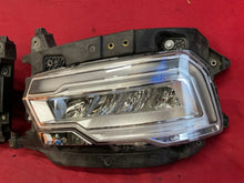 Laden Sie das Bild in den Galerie-Viewer, Frontscheinwerfer Daf 2188985 LED Ein Satz Scheinwerfer Headlight SCH5601707424jl