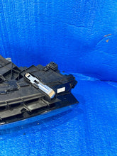 Laden Sie das Bild in den Galerie-Viewer, Frontscheinwerfer BMW 2 Active Tourer 5A42247-05 LED Links Headlight SCH5614506190uk