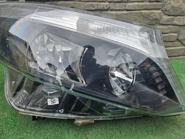Frontscheinwerfer Mercedes-Benz Vito A4479067800BAX Rechts Headlight SCH5621483529kw