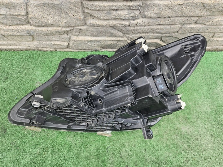 Frontscheinwerfer Mercedes-Benz Vito A4479067800BAX Rechts Headlight SCH5621483529kw