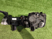 Laden Sie das Bild in den Galerie-Viewer, Frontscheinwerfer Ssangyong W ZMM92101000 Links Scheinwerfer Headlight SCH5636319188vt