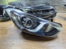 Laden Sie das Bild in den Galerie-Viewer, Frontscheinwerfer Hyundai I30 92102-A6060 Rechts Scheinwerfer Headlight SCH5649422059rs