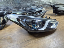 Laden Sie das Bild in den Galerie-Viewer, Frontscheinwerfer Hyundai I30 92102-A6060 Rechts Scheinwerfer Headlight SCH5649422059rs