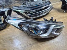 Laden Sie das Bild in den Galerie-Viewer, Frontscheinwerfer Hyundai I30 92102-A6060 Rechts Scheinwerfer Headlight SCH5649422059rs