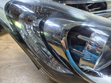 Laden Sie das Bild in den Galerie-Viewer, Frontscheinwerfer Hyundai I30 92102-A6060 Rechts Scheinwerfer Headlight SCH5649422059rs