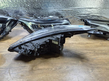 Laden Sie das Bild in den Galerie-Viewer, Frontscheinwerfer Hyundai I30 92102-A6060 Rechts Scheinwerfer Headlight SCH5649422059rs