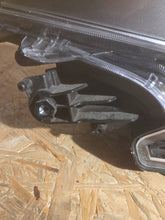 Laden Sie das Bild in den Galerie-Viewer, Frontscheinwerfer Toyota Corolla 18068F 8111002T50 193765024 LED Rechts SCH5655109864sa