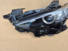 Laden Sie das Bild in den Galerie-Viewer, Frontscheinwerfer Mazda 3 BCJH51040 Links Scheinwerfer Headlight SCH5667517352sc