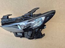 Laden Sie das Bild in den Galerie-Viewer, Frontscheinwerfer Mazda 3 BCJH51040 Links Scheinwerfer Headlight SCH5667517352sc
