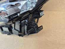Laden Sie das Bild in den Galerie-Viewer, Frontscheinwerfer Mazda 3 BCJH51040 Links Scheinwerfer Headlight SCH5667517352sc