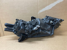 Laden Sie das Bild in den Galerie-Viewer, Frontscheinwerfer Mitsubishi Outlander III 8301C8-63 Links Headlight SCH5667725281mr
