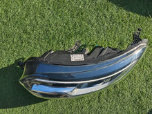 Laden Sie das Bild in den Galerie-Viewer, Frontscheinwerfer Renault Kadjar 260605720R Links Scheinwerfer Headlight SCH5669193819hp