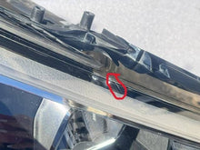 Laden Sie das Bild in den Galerie-Viewer, Frontscheinwerfer Audi Q3 83A941012 Ein Stück (Rechts oder Links) Headlight SCH5672902635hg