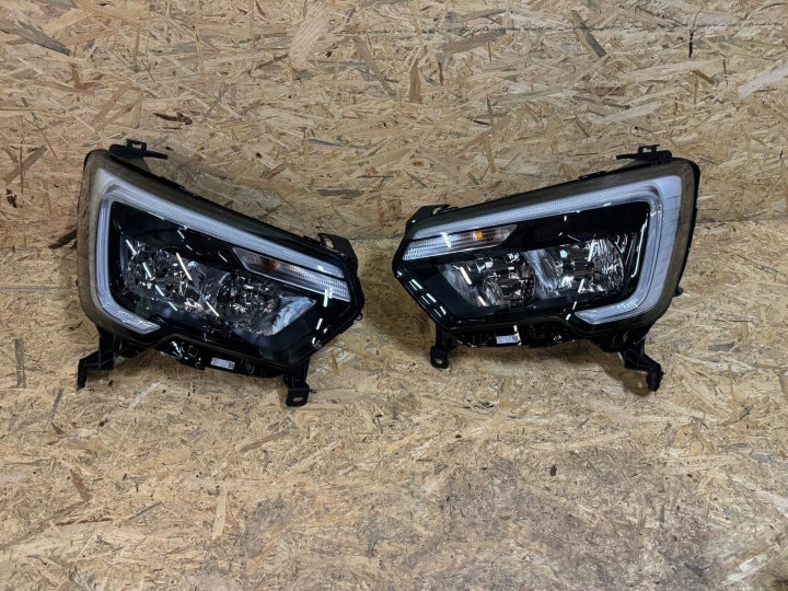 Frontscheinwerfer Renault Master I 260607867R 260105567R Ein Satz Headlight SCH5677057507jy