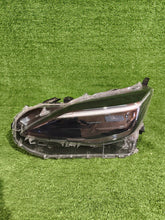 Laden Sie das Bild in den Galerie-Viewer, Frontscheinwerfer Toyota Yaris Cross 0D-312 Links Scheinwerfer Headlight SCH5678416065or