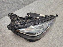 Laden Sie das Bild in den Galerie-Viewer, Frontscheinwerfer Mercedes-Benz W213 A2139066604 LED Rechts Headlight SCH5723550773oe