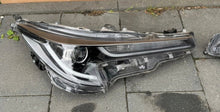 Laden Sie das Bild in den Galerie-Viewer, Frontscheinwerfer Toyota Corolla 81150-02S70 Rechts Scheinwerfer Headlight SCH5731171457cz