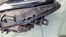 Load image into Gallery viewer, Frontscheinwerfer Mercedes-Benz W246 A2468205361 Ein Stück (Rechts oder Links) SCH5767976724wt