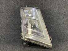 Laden Sie das Bild in den Galerie-Viewer, Frontscheinwerfer Volvo 22239220 Rechts Scheinwerfer Headlight SCH5770995462wt