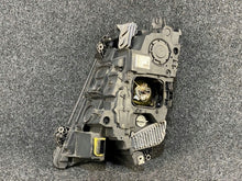 Laden Sie das Bild in den Galerie-Viewer, Frontscheinwerfer Volvo 22239220 Rechts Scheinwerfer Headlight SCH5770995462wt