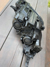 Laden Sie das Bild in den Galerie-Viewer, Frontscheinwerfer Ford Kuga I 8790646890 Links Scheinwerfer Headlight SCH5773386235yi