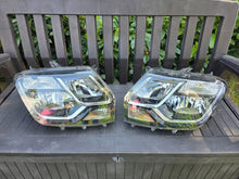 Laden Sie das Bild in den Galerie-Viewer, Frontscheinwerfer Dacia Duster 260100156R Ein Satz Scheinwerfer Headlight SCH5778203753ly