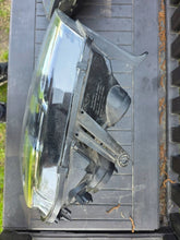 Laden Sie das Bild in den Galerie-Viewer, Frontscheinwerfer Dacia Duster 260100156R Ein Satz Scheinwerfer Headlight SCH5778203753ly