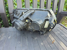 Laden Sie das Bild in den Galerie-Viewer, Frontscheinwerfer Dacia Duster 260100156R Ein Satz Scheinwerfer Headlight SCH5778203753ly