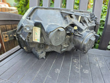 Laden Sie das Bild in den Galerie-Viewer, Frontscheinwerfer Dacia Duster 260100156R Ein Satz Scheinwerfer Headlight SCH5778203753ly