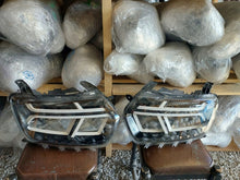 Load image into Gallery viewer, Frontscheinwerfer Dacia Duster 260106194R 260602465R Full LED Ein Satz Headlight SCH5786030295nv