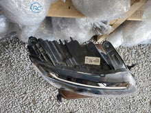 Load image into Gallery viewer, Frontscheinwerfer Dacia Duster 260106194R 260602465R Full LED Ein Satz Headlight SCH5786030295nv