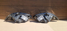 Laden Sie das Bild in den Galerie-Viewer, Frontscheinwerfer Ford Mondeo ES73-13D155-AH ES73-13D154-AH Ein Satz Headlight SCH5812529201du