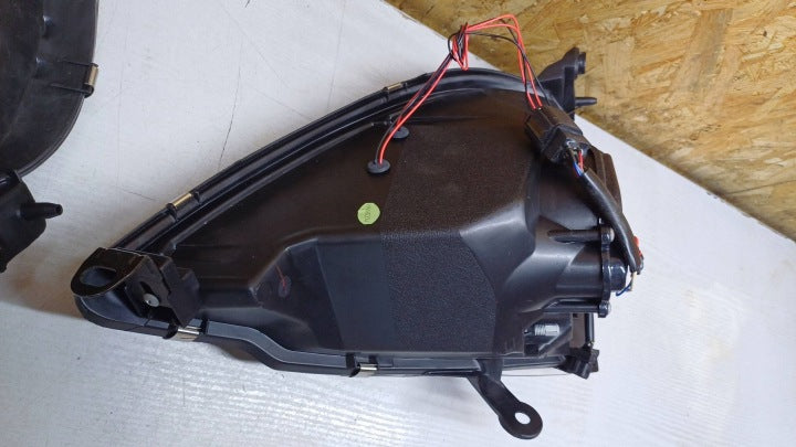 Frontscheinwerfer Ford SK3301 Ein Stück (Rechts oder Links) Headlight SCH5813806776hr