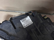 Laden Sie das Bild in den Galerie-Viewer, Frontscheinwerfer Volvo S40 30763034 Rechts Scheinwerfer Headlight SCH5817757780vs