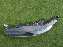 Laden Sie das Bild in den Galerie-Viewer, Frontscheinwerfer Toyota IV Yaris EUK0-8 Links Scheinwerfer Headlight SCH5852541278gl