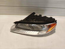 Laden Sie das Bild in den Galerie-Viewer, Frontscheinwerfer Volvo V70 S80 31214351 Links Scheinwerfer Headlight SCH5874943841qb