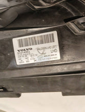 Laden Sie das Bild in den Galerie-Viewer, Frontscheinwerfer Volvo V70 S80 31214351 Links Scheinwerfer Headlight SCH5874943841qb
