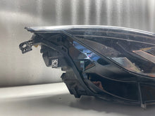 Laden Sie das Bild in den Galerie-Viewer, Frontscheinwerfer VW Golf VIII 5H1941006 LED Rechts Scheinwerfer Headlight SCH5889591200zl