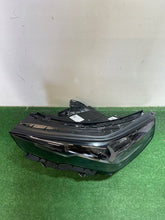 Laden Sie das Bild in den Galerie-Viewer, Frontscheinwerfer BMW 5 5A798D7-09 0301128237A LE22A6494 LED Links Headlight SCH5937673999en