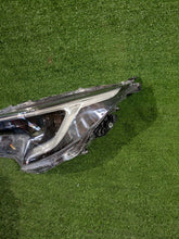Laden Sie das Bild in den Galerie-Viewer, Frontscheinwerfer Toyota Corolla 81150-02X10 LED Links Scheinwerfer Headlight SCH5962229630xn