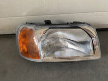 Laden Sie das Bild in den Galerie-Viewer, Frontscheinwerfer Land Rover Freelander 89001018 Rechts Scheinwerfer Headlight SCH5997399514fn