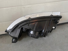 Laden Sie das Bild in den Galerie-Viewer, Frontscheinwerfer Land Rover Freelander 89001018 Rechts Scheinwerfer Headlight SCH5997399514fn