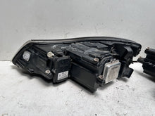 Laden Sie das Bild in den Galerie-Viewer, Frontscheinwerfer Skoda Octavia I 1Z2941016G Xenon Ein Satz Headlight SCH6023429843bs