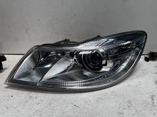 Laden Sie das Bild in den Galerie-Viewer, Frontscheinwerfer Skoda Octavia I 1Z2941016G Xenon Ein Satz Headlight SCH6023429843bs