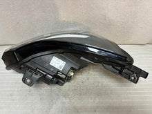 Laden Sie das Bild in den Galerie-Viewer, Frontscheinwerfer Renault Captur II 260108850R LED Ein Stück (Rechts oder Links) SCH6036699769dz