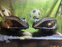 Laden Sie das Bild in den Galerie-Viewer, Frontscheinwerfer Mercedes-Benz W246 A2468207761 A2468207861 Ein Satz Headlight SCH6041093226js