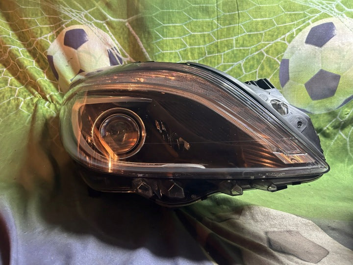 Frontscheinwerfer Mercedes-Benz W246 A2468207761 A2468207861 Ein Satz Headlight SCH6041093226js