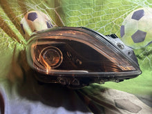 Laden Sie das Bild in den Galerie-Viewer, Frontscheinwerfer Mercedes-Benz W246 A2468207761 A2468207861 Ein Satz Headlight SCH6041093226js