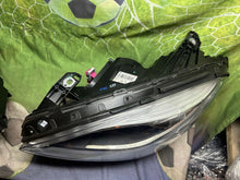 Laden Sie das Bild in den Galerie-Viewer, Frontscheinwerfer Mercedes-Benz W246 A2468207761 A2468207861 Ein Satz Headlight SCH6041093226js